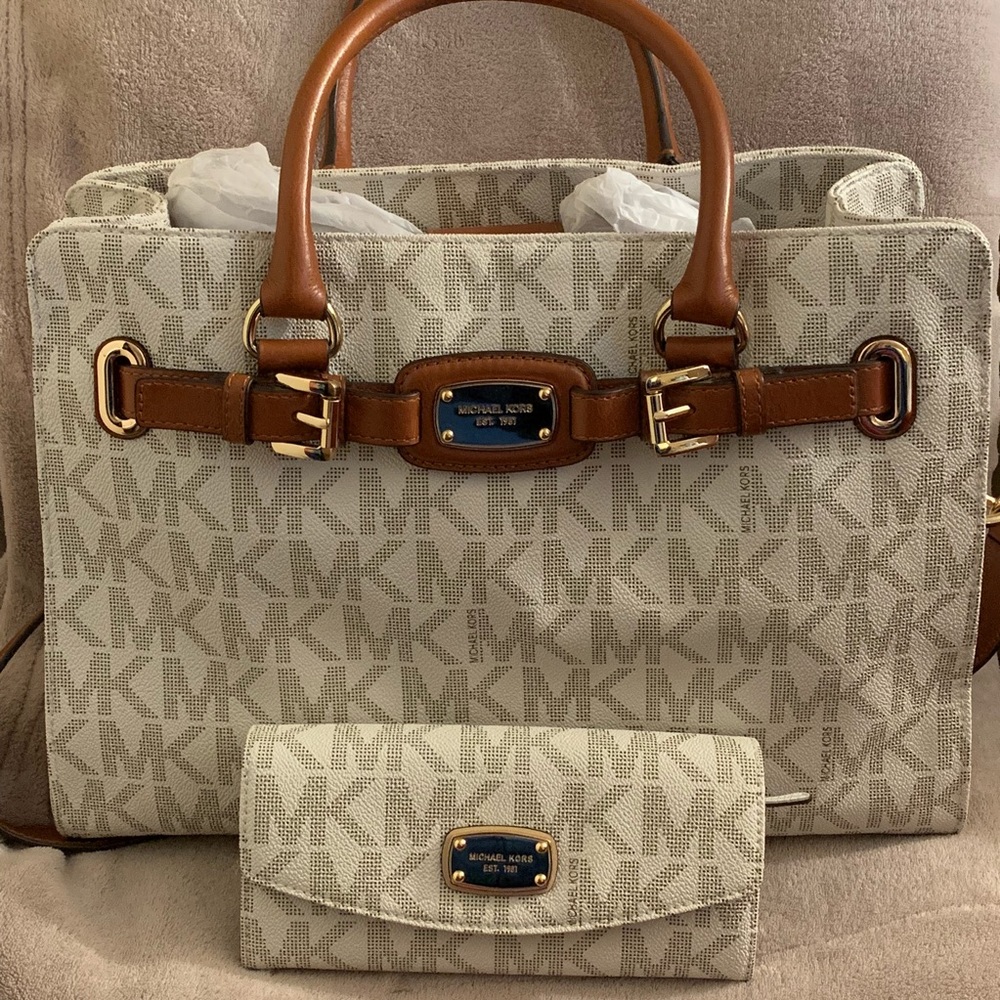 ❌❌SOLD Michael Kors Monogram Set❌❌